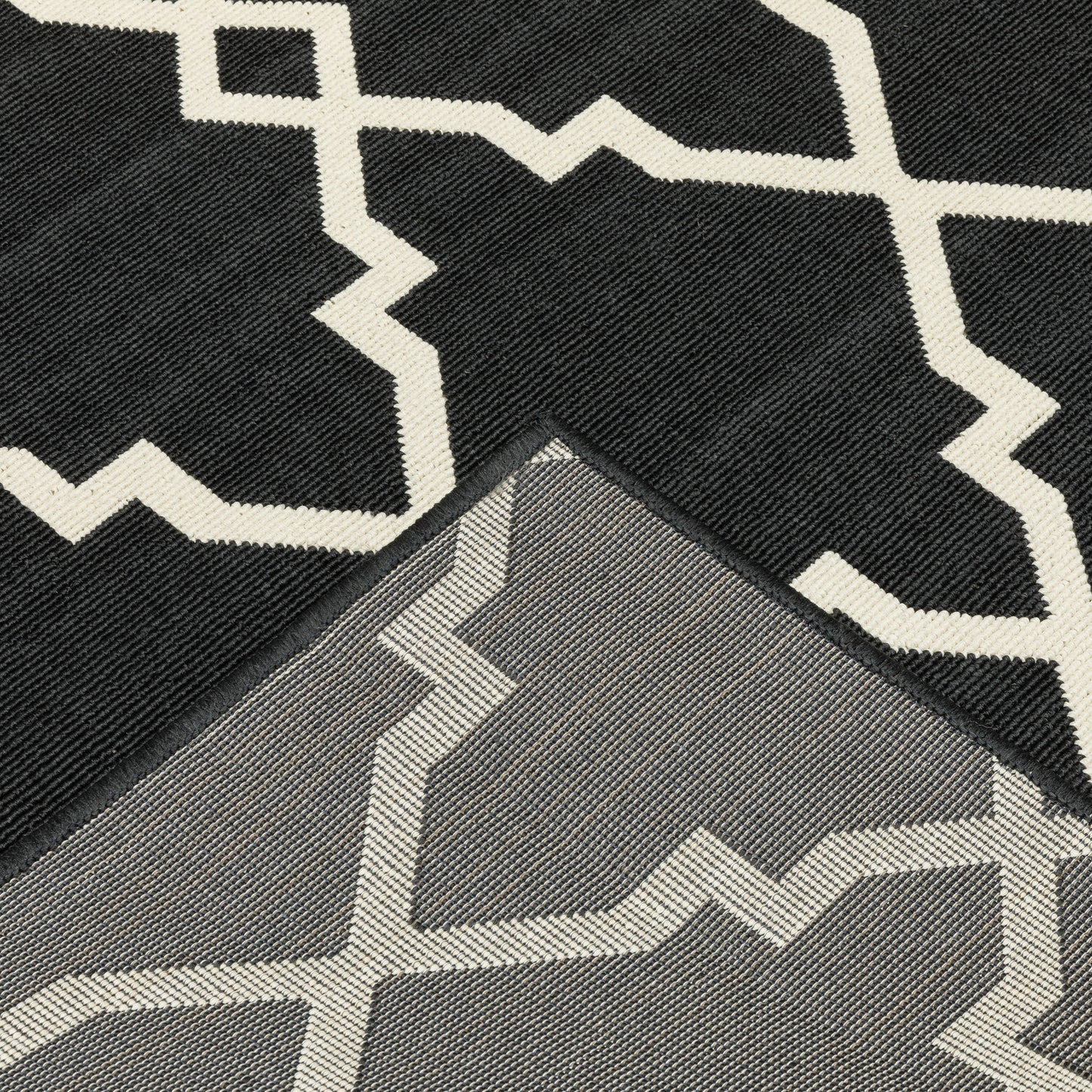 Vista Home Malta Lattice Schwarz/Off-White Teppich für drinnen und draußen.