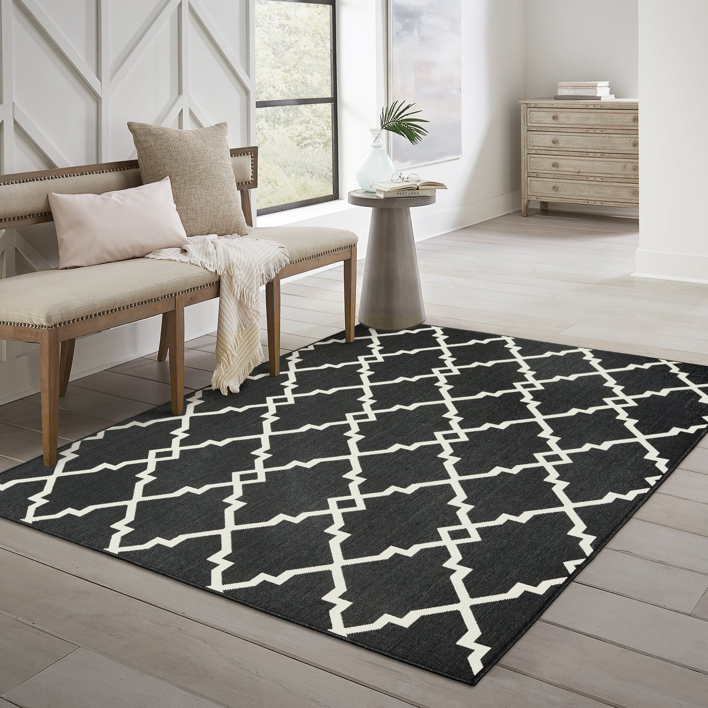 Vista Home Malta Lattice Schwarz/Off-White Teppich für drinnen und draußen.