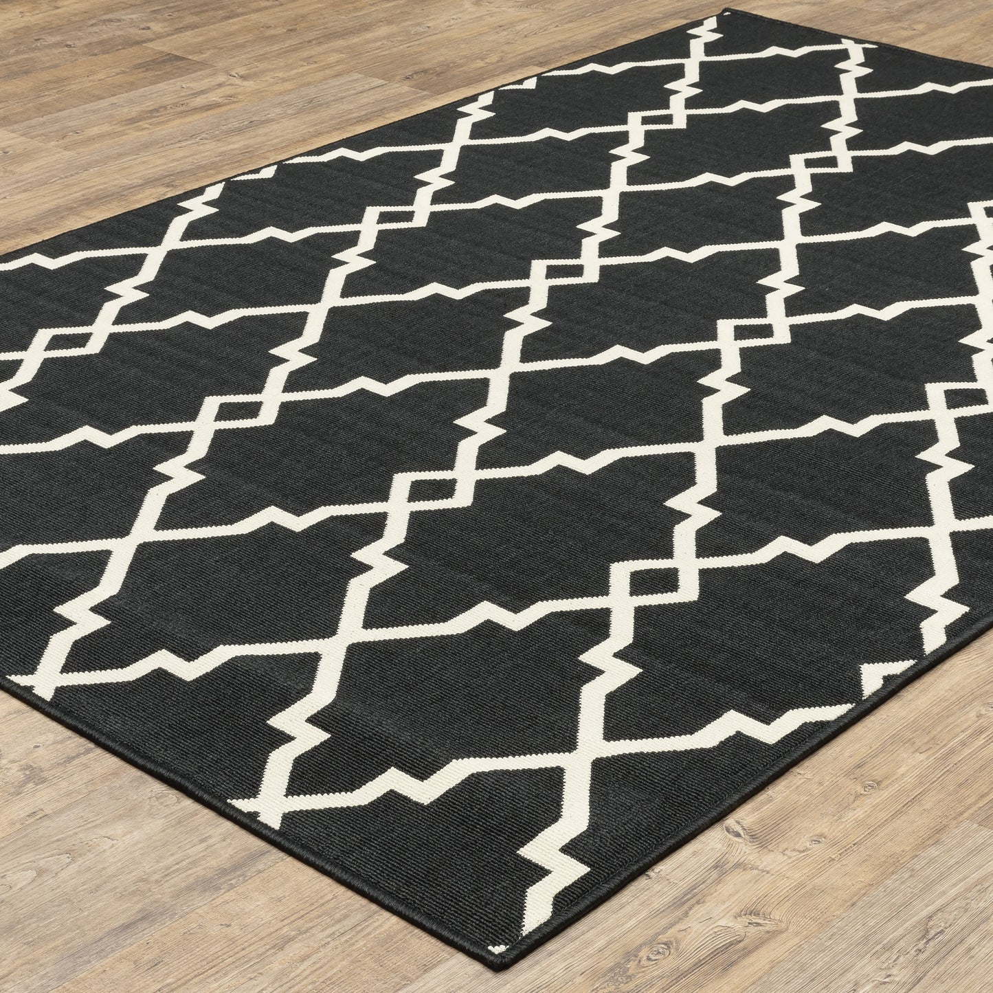 Vista Home Malta Lattice Schwarz/Off-White Teppich für drinnen und draußen.