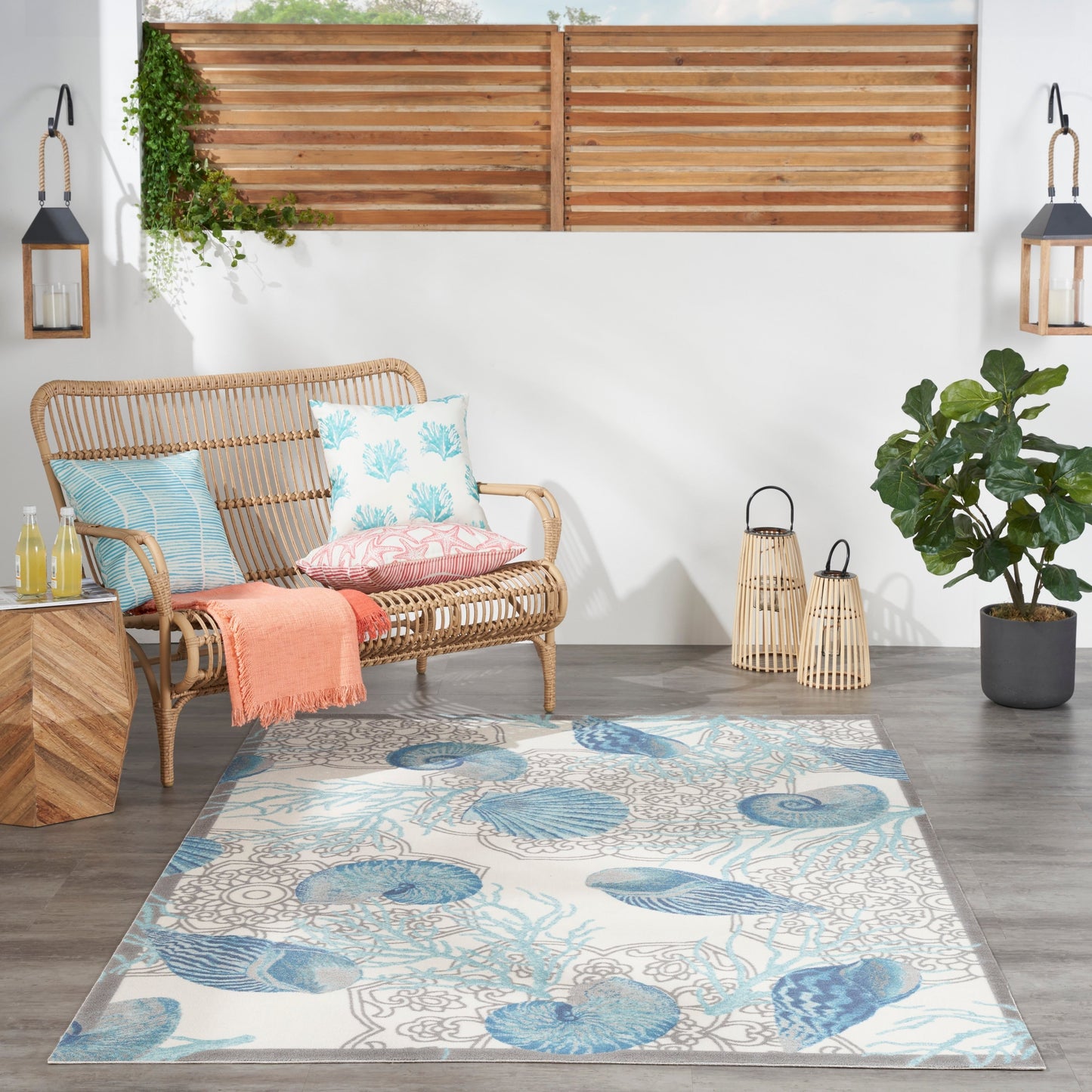 Waverly Sun &amp; Shade Shore Thing Teppich für drinnen und draußen, tropische Muscheln, Blumenmuster