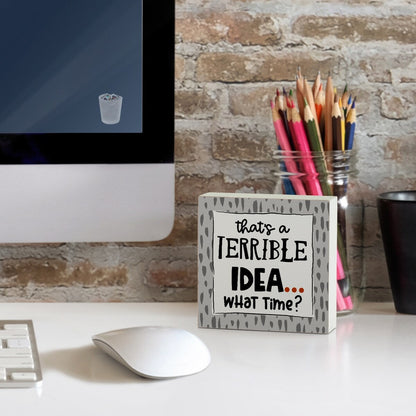Holzblock-Dekorschild mit der Botschaft „Terrible Idea“, 9,5 cm im Quadrat, hergestellt in den USA – Multi-49